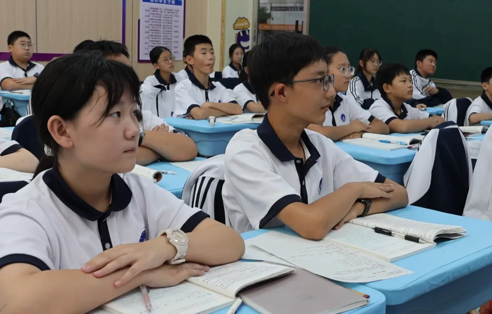 初一新生专访:在风帆,看见成长悄然发生!-第24张图片-四季读书网