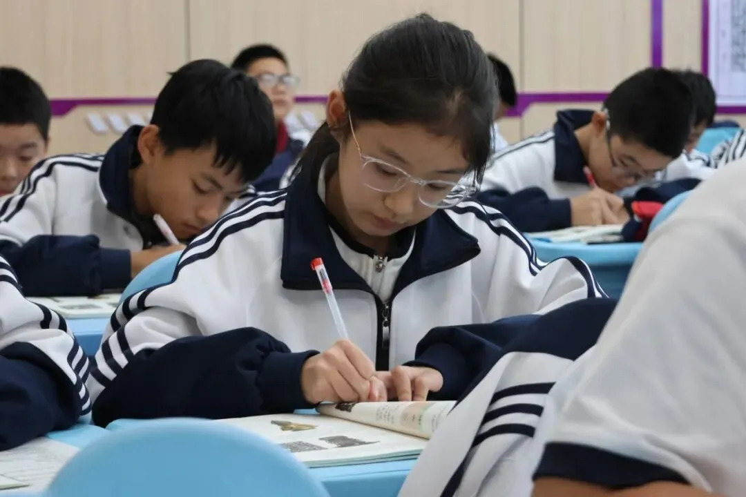 初一新生专访:在风帆,看见成长悄然发生!-第28张图片-四季读书网