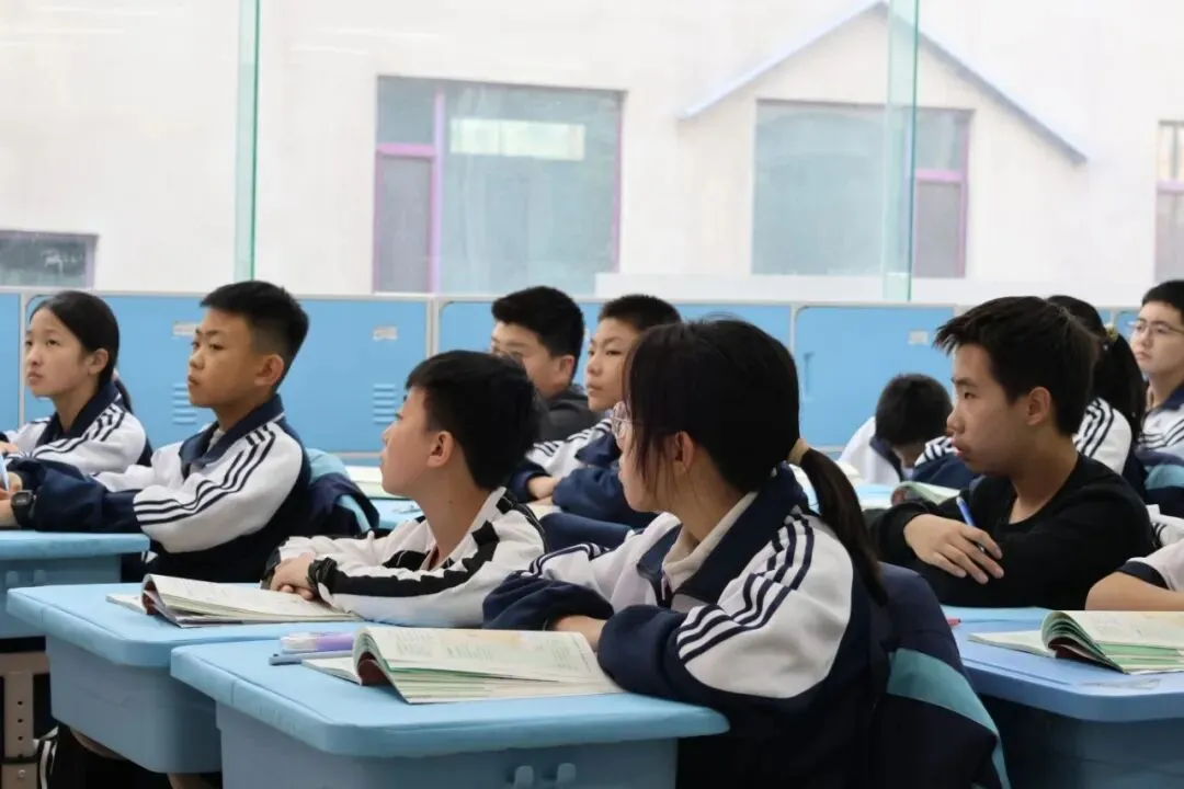 初一新生专访:在风帆,看见成长悄然发生!-第32张图片-四季读书网