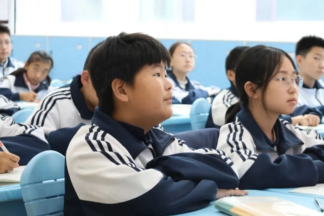 初一新生专访:在风帆,看见成长悄然发生!-第33张图片-四季读书网