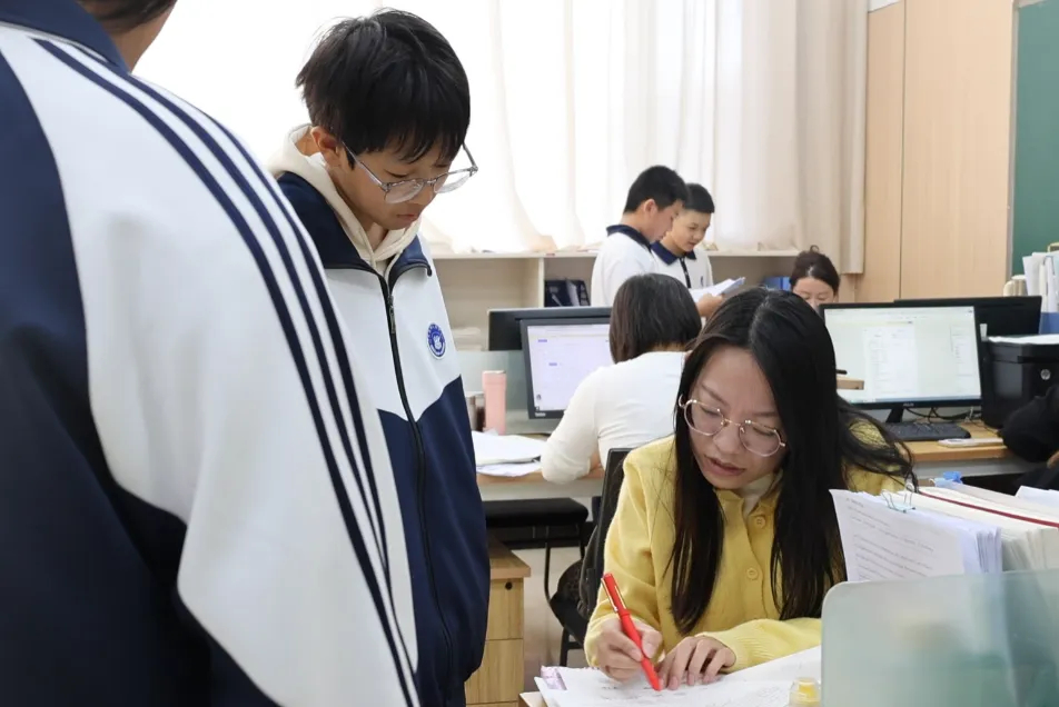 初一新生专访:在风帆,看见成长悄然发生!-第35张图片-四季读书网