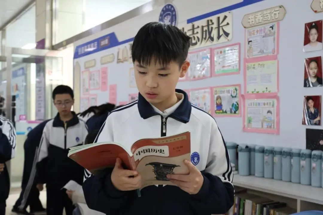 初一新生专访:在风帆,看见成长悄然发生!-第43张图片-四季读书网