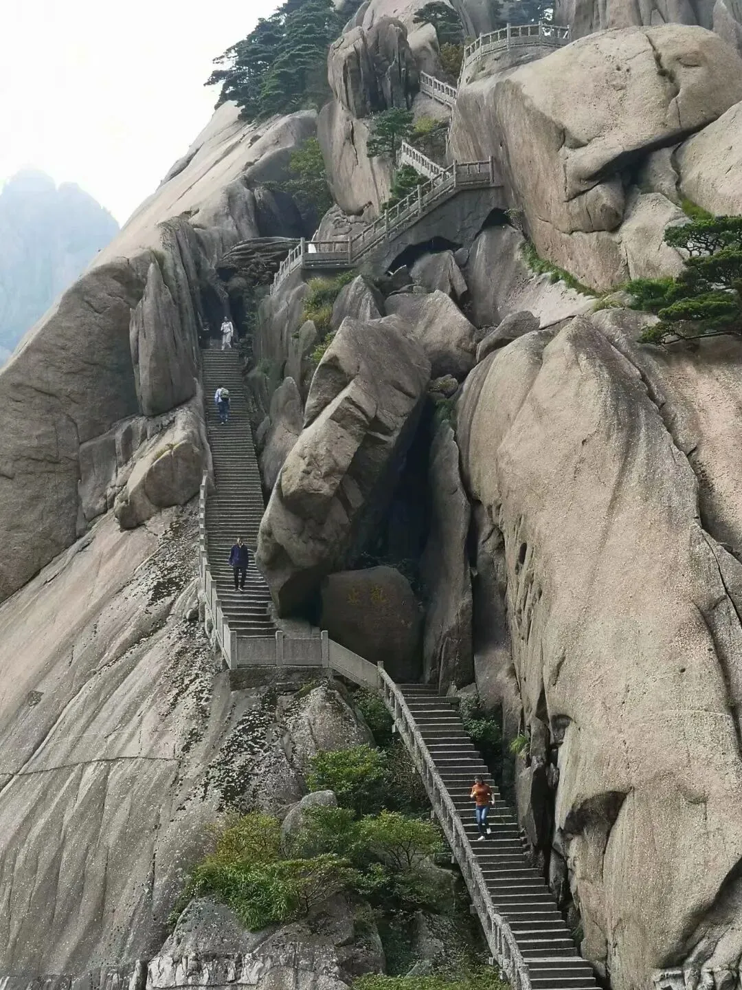 黄山两天一晚,前山上后山下的全程徒步旅行攻略