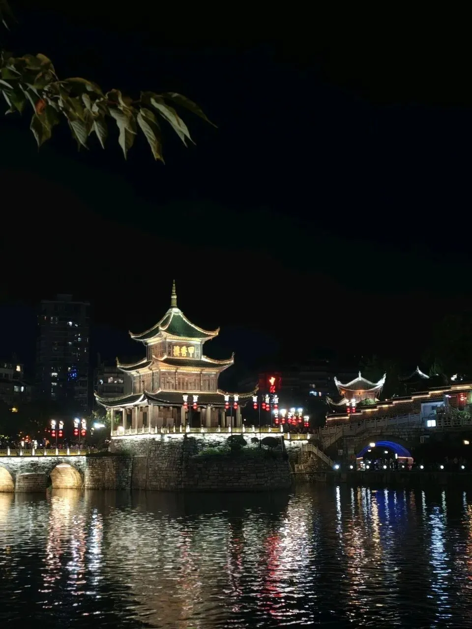 不做攻略,靠和别人聊天随机旅行,不知不觉出门快20天了.