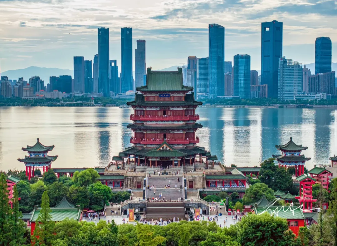 南昌旅游攻略|英雄城南昌,赣江之畔,滕王阁千古名楼,赣鄱美食,红色人文城市 |必去景点、交通吃住、行程一次讲清