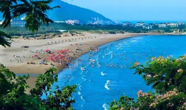 「山海奇观 」舟山 · 朱家尖九月旅行攻略:东海之滨的沙雕之城|一份说走就走的秋季海岛指南