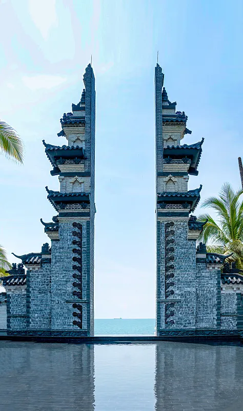 大小洞天旅行指南:从千年石刻到小月湾,如何选对一趟有深度的旅程