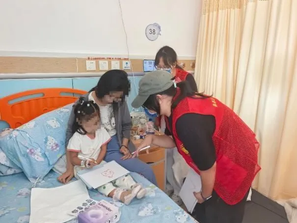 学院动态 | 旅游与历史文化学院赴江西省妇幼保健院开展 “中秋送暖,童心同行”志愿服务活动