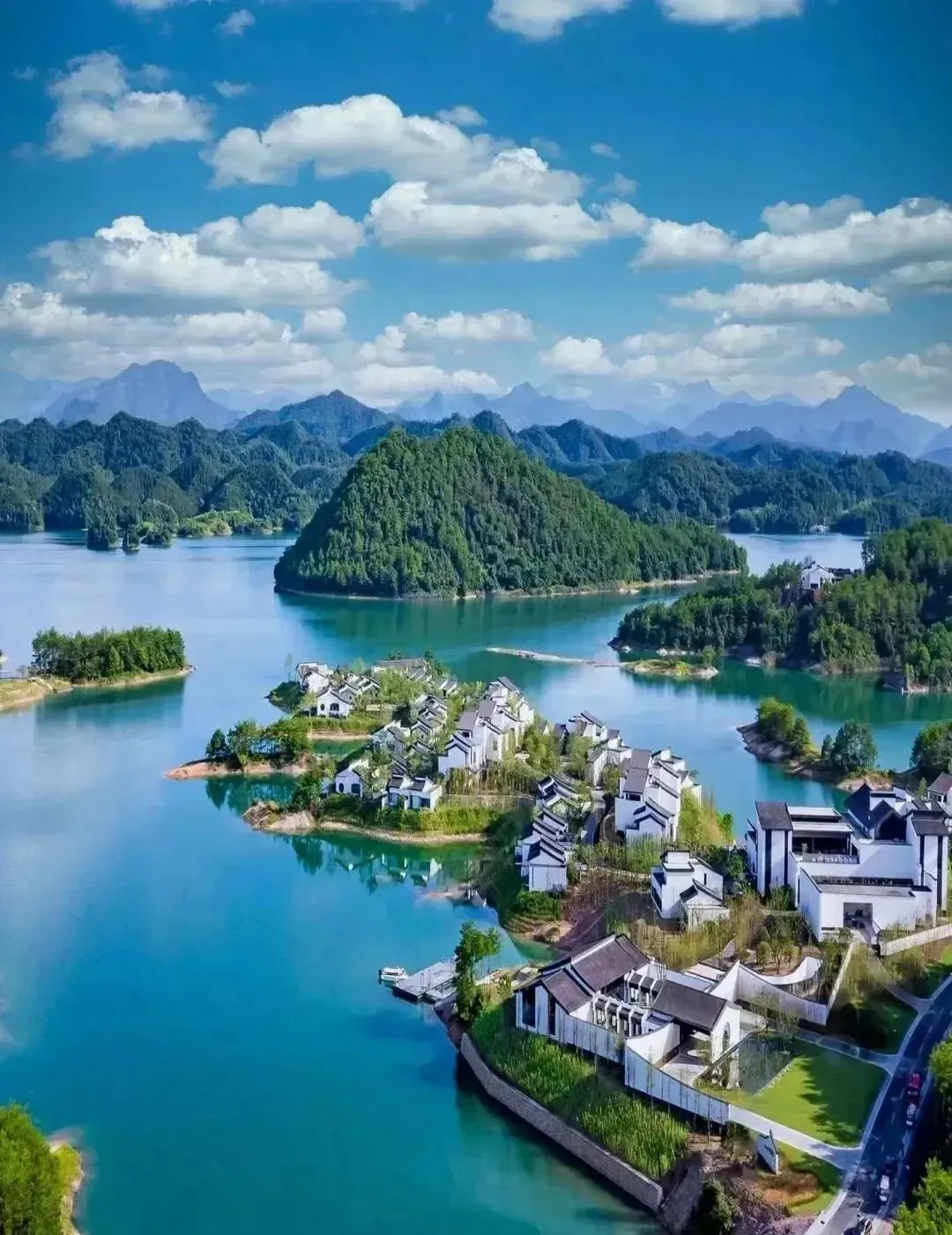 同样是一湖水,千岛湖一年旅游收入81亿,万绿湖3.1亿——差距到底在哪?