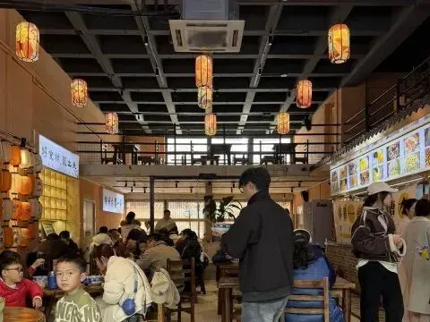 襄阳古城旅游攻略没人写这个,城外小馆子藏着真味道