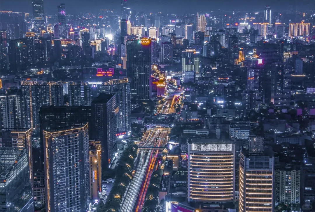 云南旅游保姆级攻略|Day1 昆明初遇:落地春城,老街夜市里的第一口云南味