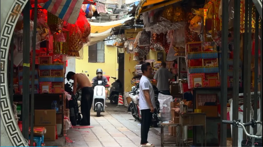 泰国博主来广州旅游,小蛮腰和飞行汽车一个都没有错过,直呼中国像未来世界,下次还来