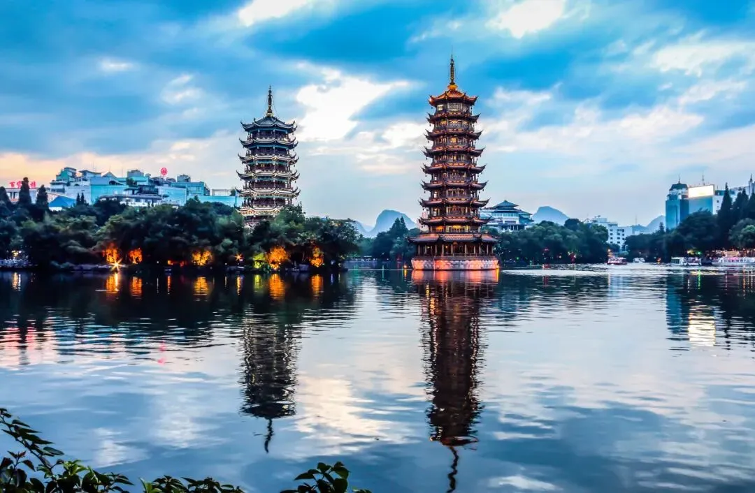 国内最老牌的旅游城市之一,有一条地球最美曲线,让人一见钟情!