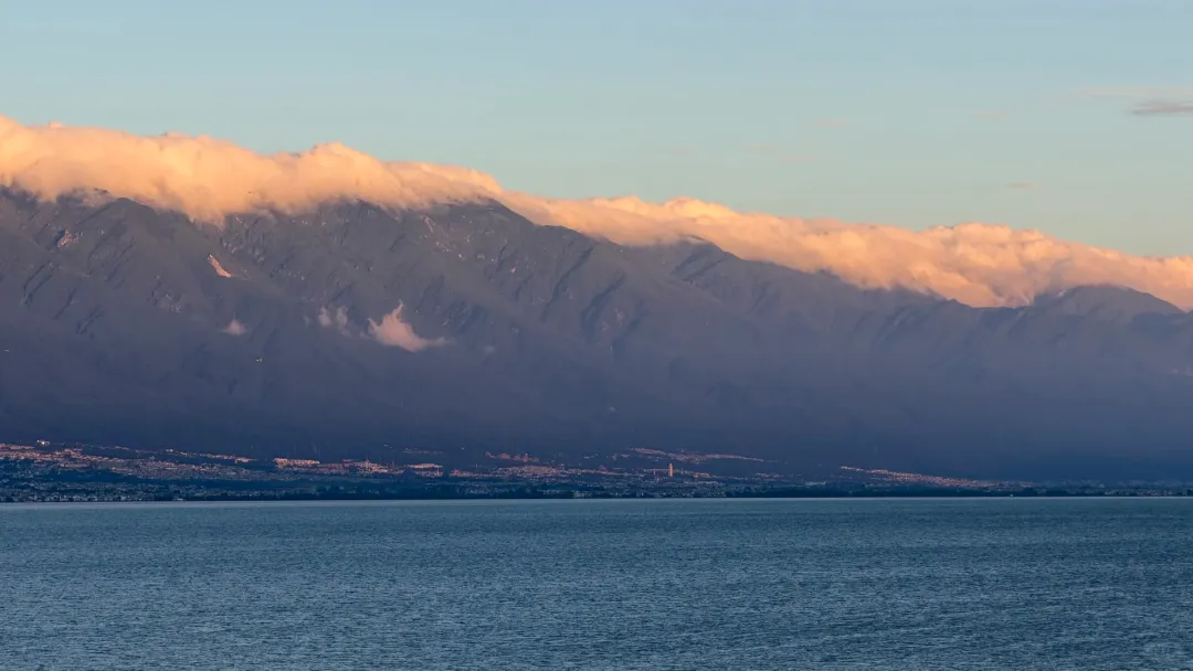 云南旅游保姆级攻略|Day4大理全景:苍山索道揽胜,东线自驾追光理想邦