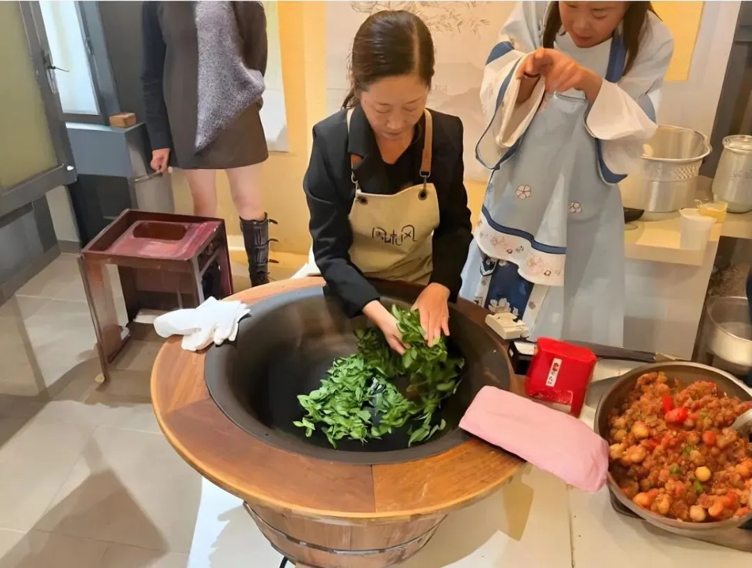 去云南旅游带什么伴手礼?久游国旅的特产避坑清单