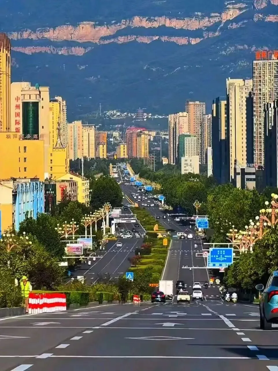 “反向旅游”失灵了?这个国庆,县城酒店凭啥比大城市还贵