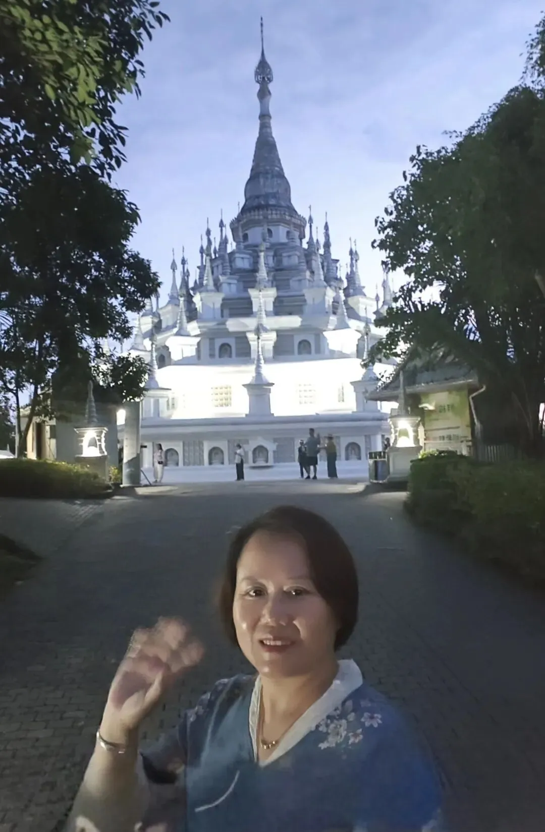 一个人一辆车的床车自驾游,已经是我花最少钱能买到最大的退休旅行快乐了