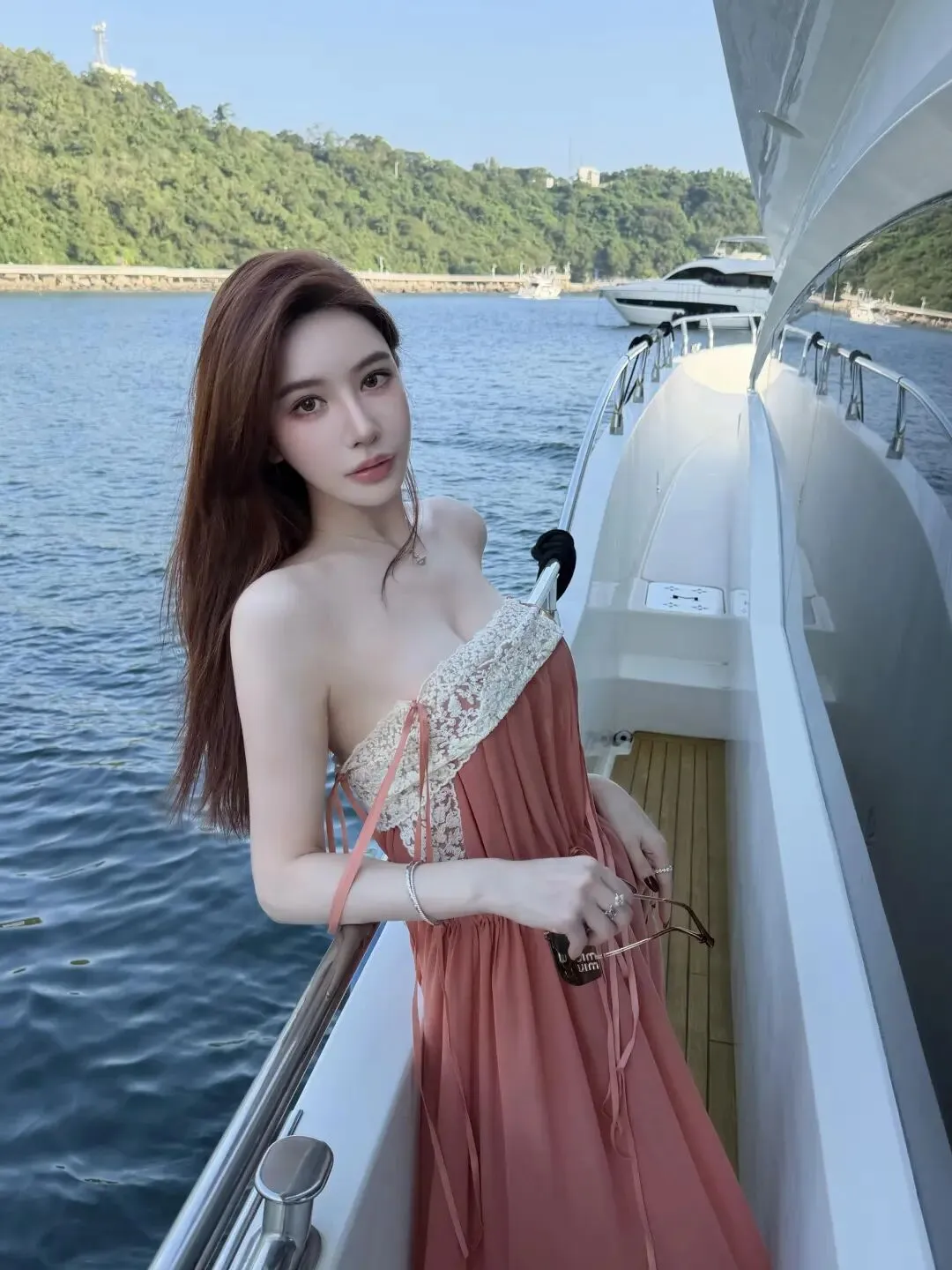 跟朋友一起出海旅游