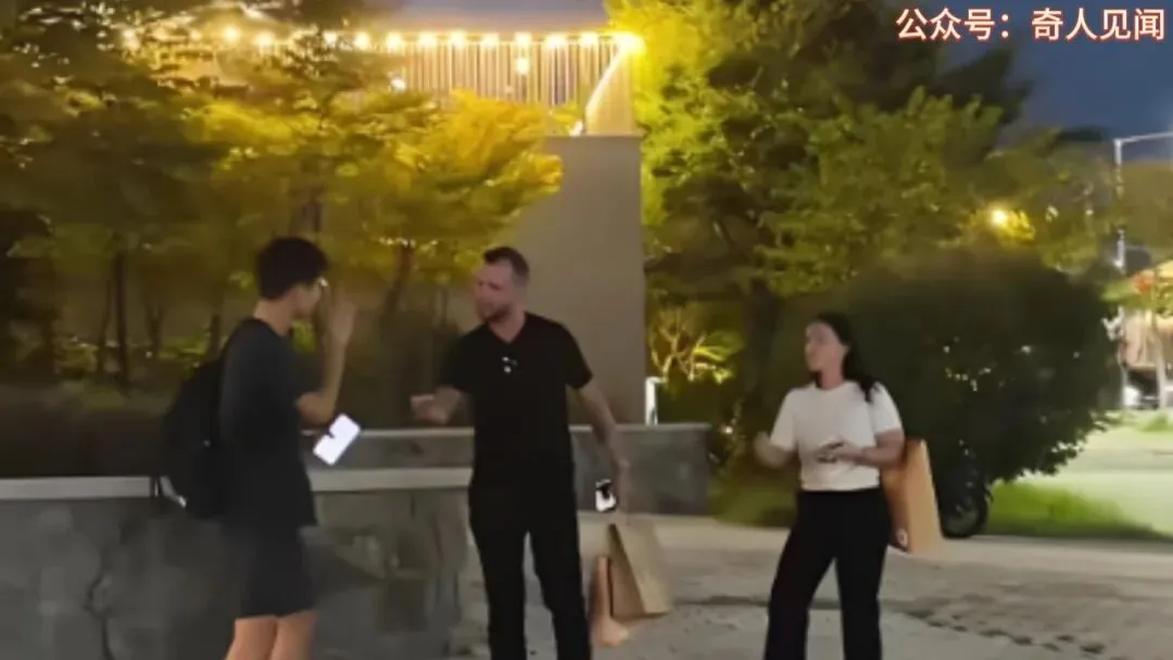 四名中国人赴韩旅游捡到爱尔兰游客手机,归还时说“我们 4 个中国人在等你”,婉拒百万韩元酬谢:出门在外,给国人长长脸