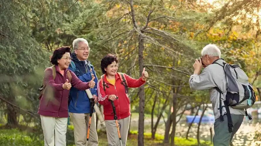 退休别着急四处旅游,多数人没发现,这里藏着大坑
