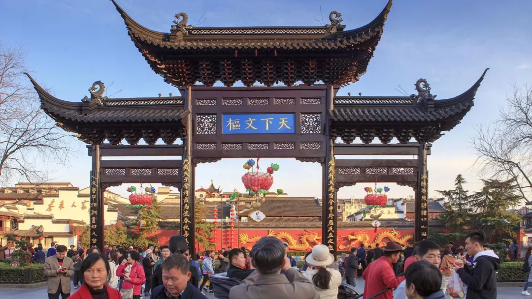 韩大姐退休后,头一件事是去旅游