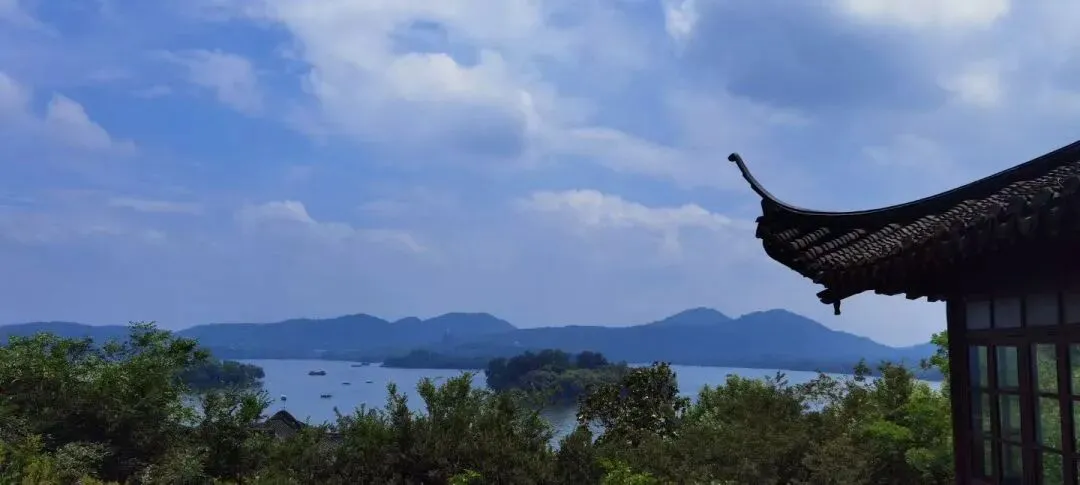 【杭州旅游攻略】不同人群专属游玩路线收好;经典打卡|带爸妈|带娃|小众;钱塘江观潮、满陇桂雨秋日限定