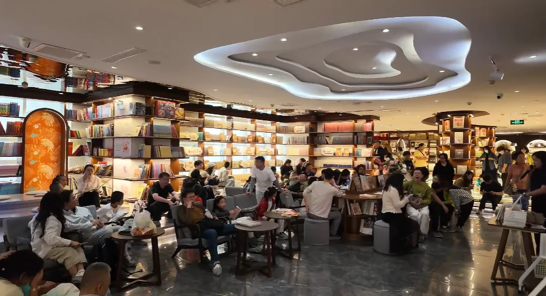 国庆假期旅游市场持续升温 敦煌文旅新地标广受青睐