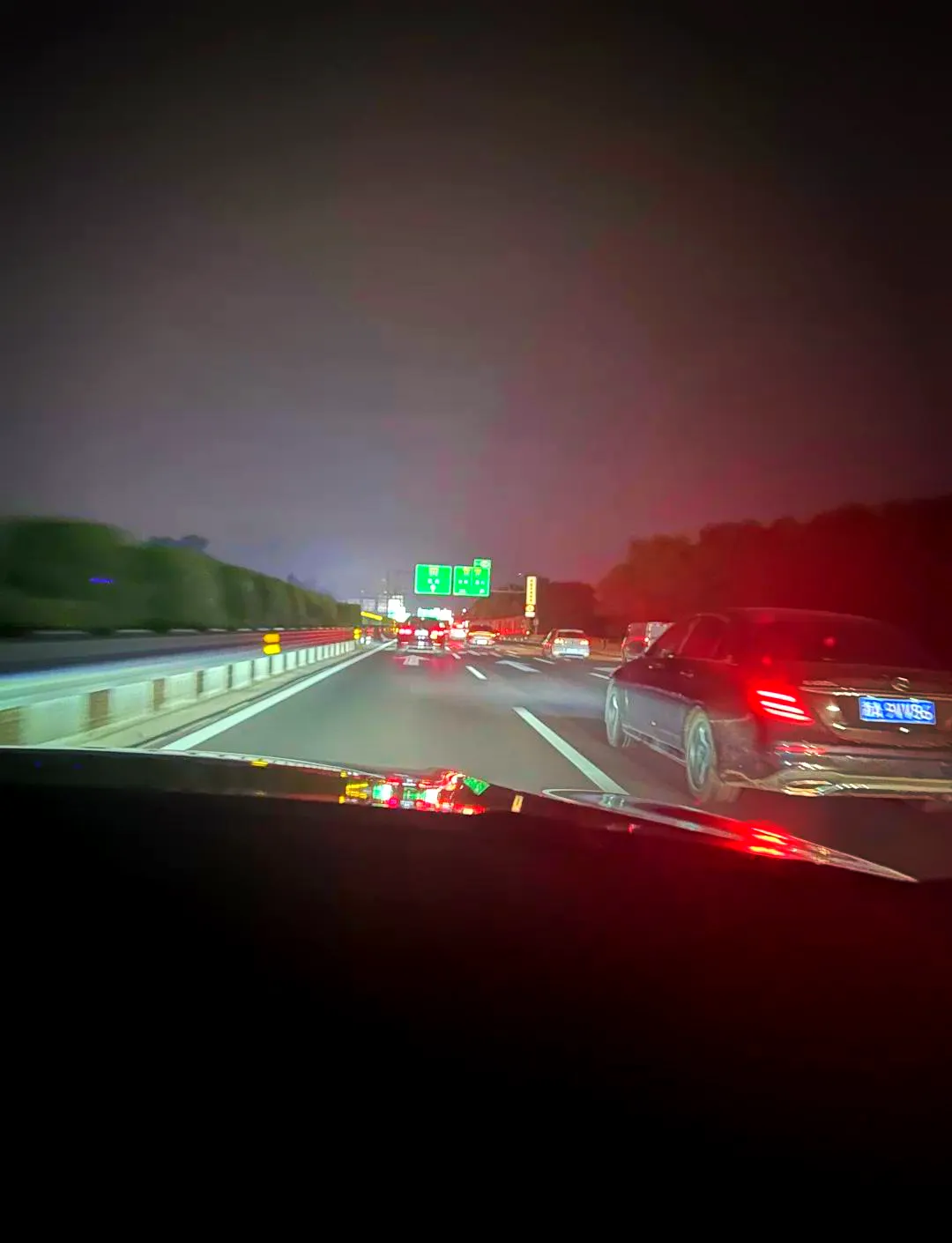 自驾游能在高速服务区过夜吗?一觉醒来,会被收天价超时费吗?