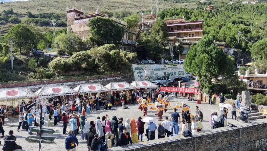 国庆假期丹巴迎来旅游小高峰 藏寨秘境人气旺