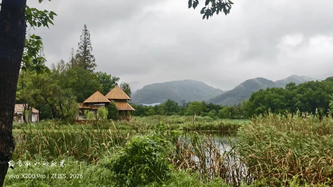 旅游只打卡,坚决不在景区花钱,到底是抠还是聪明?