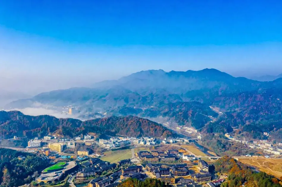 【六安自驾】2026.10.14-16号 赏秋 天妙公路追云海风车,马丁公路览层林秋景温泉自驾4日游