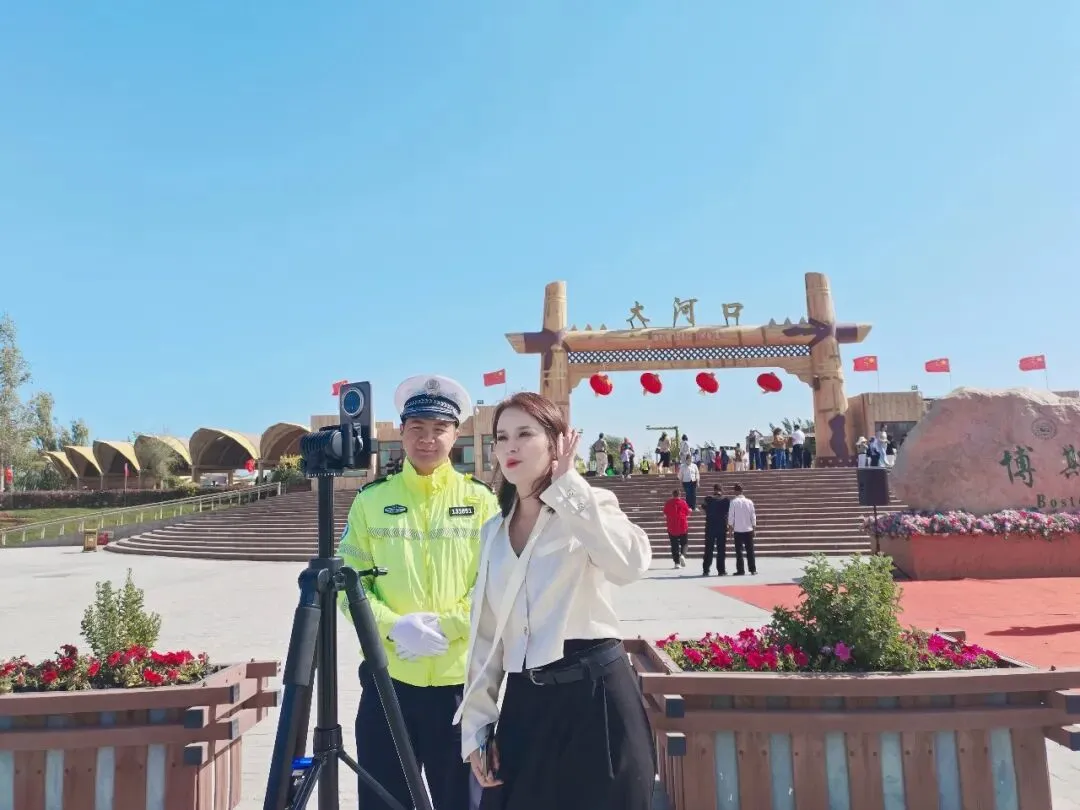 【全域旅游】博湖“文旅+交通”直播 将景区攻略送到游客指尖