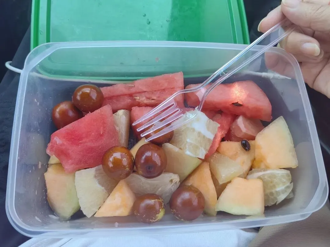 自驾游随身垃圾妙招!酒店洗衣袋秒变便携垃圾袋