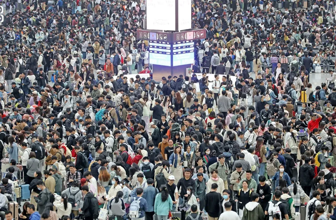 景区“人挤人”,这份安全旅行攻略请收好→