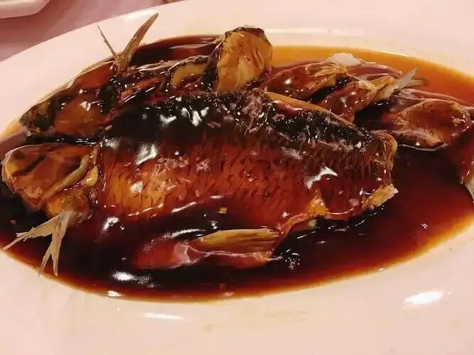 杭州西湖旅游攻略丨西湖醋鱼怎么做 先烫后浇,一滴油都不用