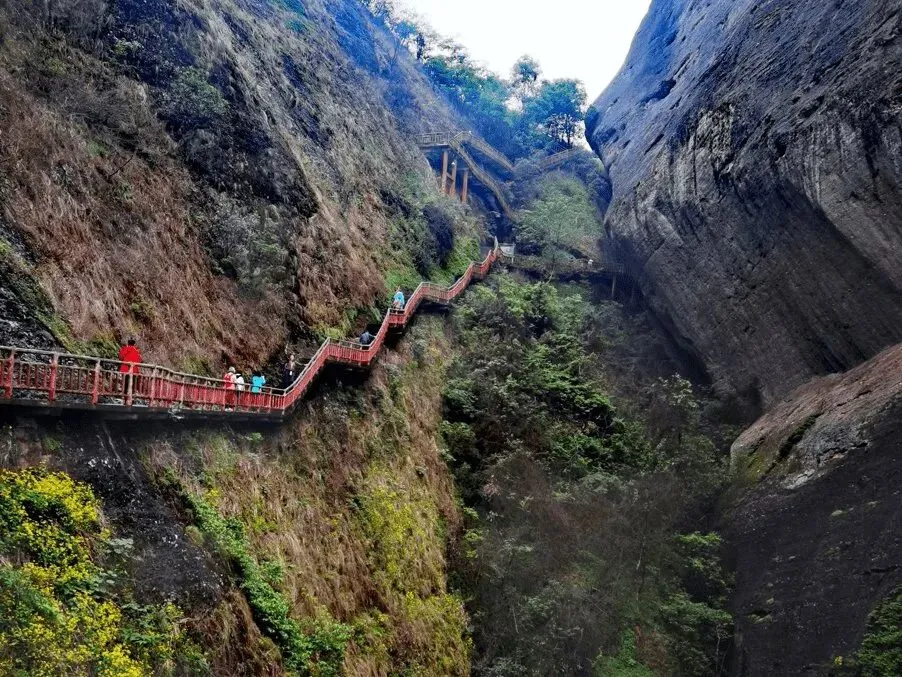带爸妈去湖南旅游推荐这5个地方,走得少风景还好