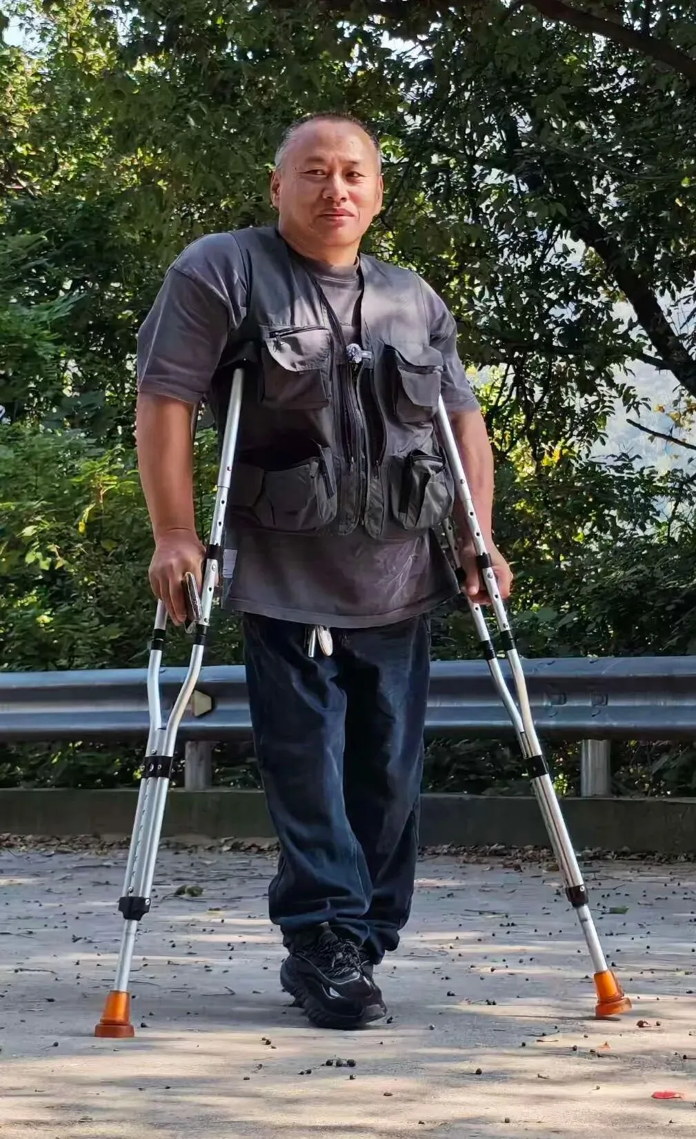自驾游半路辅具损坏:残障人士的旅途困境,从来不止台阶与坡道