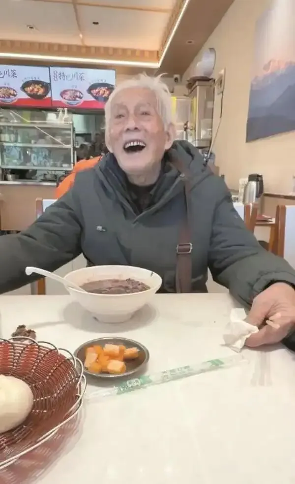 为什么94岁高龄的老人进藏旅游没事?