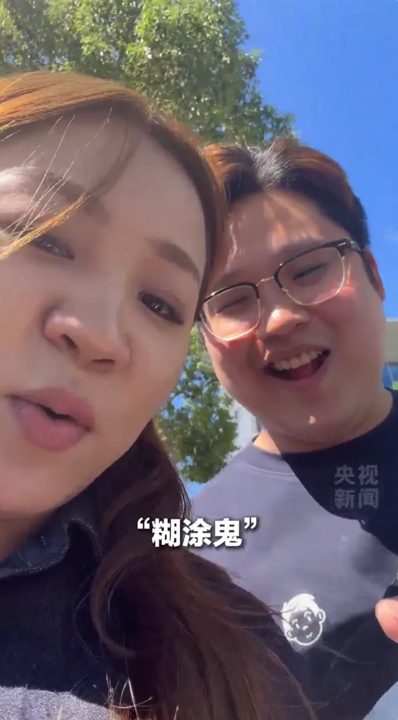 女生旅游遗失新款iPhone手机,5分钟就找回,里面多了一段视频:“糊涂鬼,手机我们交给警察了哦!”