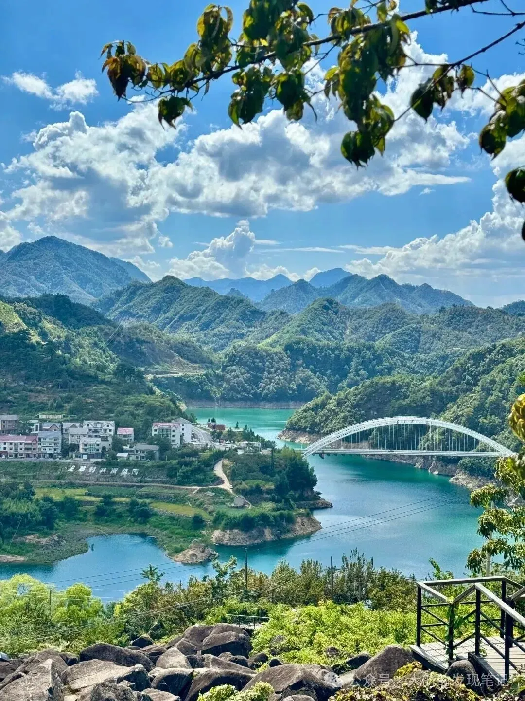 强烈建议!10月江浙沪自驾游,这6条路线秋色太治愈了!