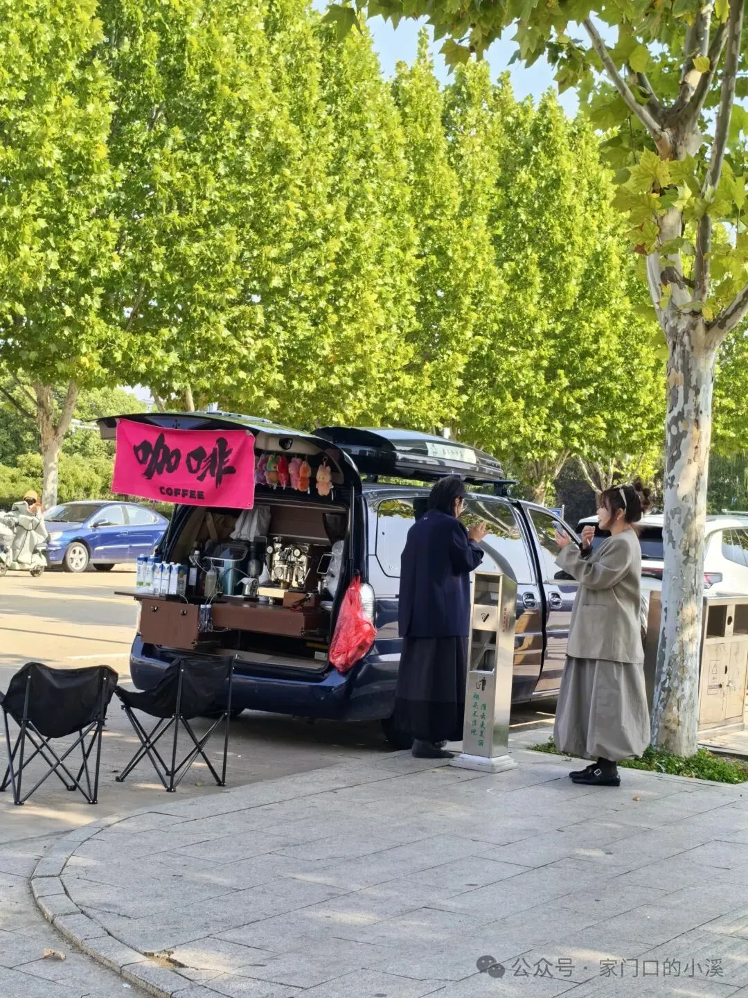自驾游睡在马路边