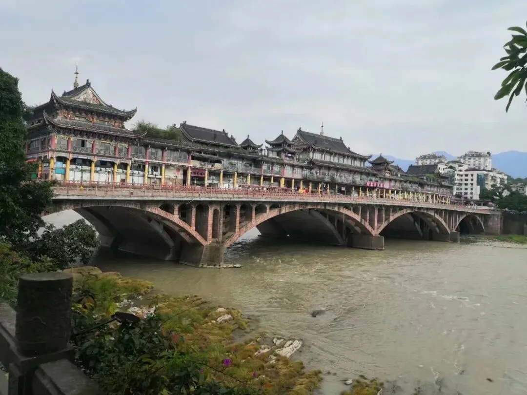 想去雅安旅游,不用挑晴天,跟着这篇攻略走,下雨也能吃上美食