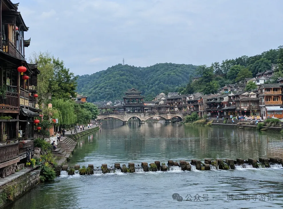 湖南凤凰古城2天1晚旅游攻略:路线、住宿、美食一次说清