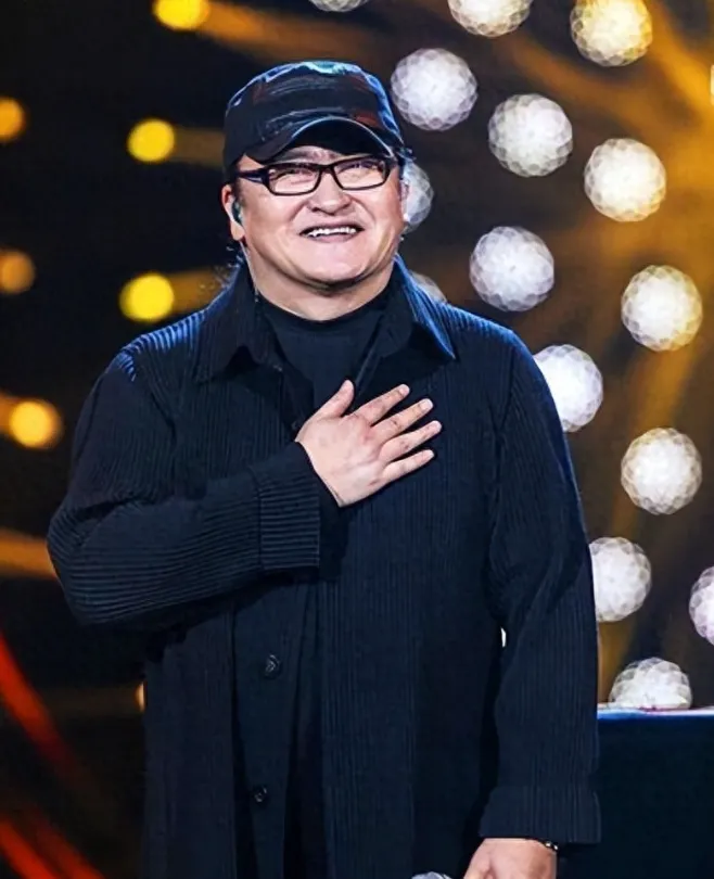 他是刘欢弟弟,是著名主持人,歌曲家喻户晓,接连失去亲人最伤心