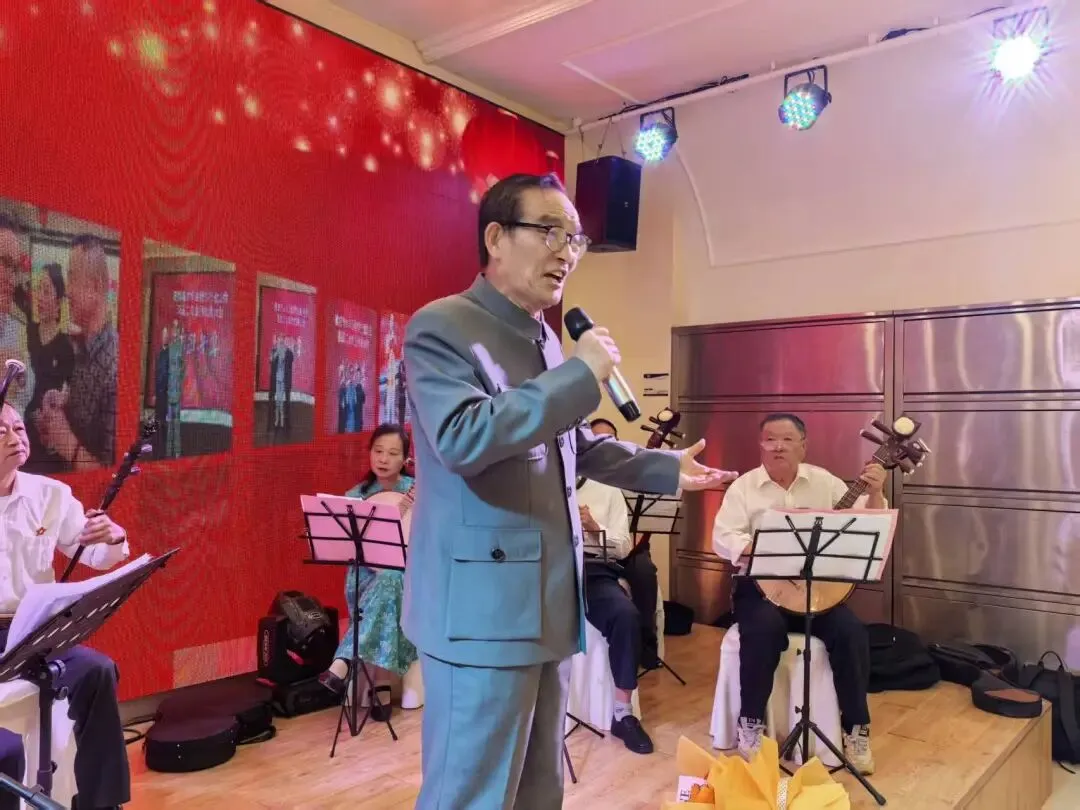 歌抒情怀/陈万荣:红歌越唱越嘹亮