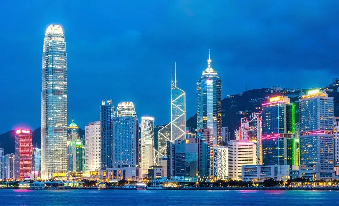 港美股券商怎么挑才不踩坑?2026最新:先查这一张牌照,再看这5项费用