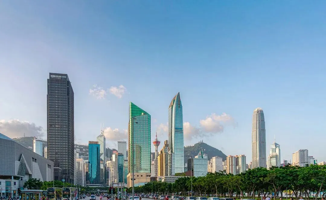 港卡开好了,钱怎么进券商?2026中国香港券商出入金四通道全对比