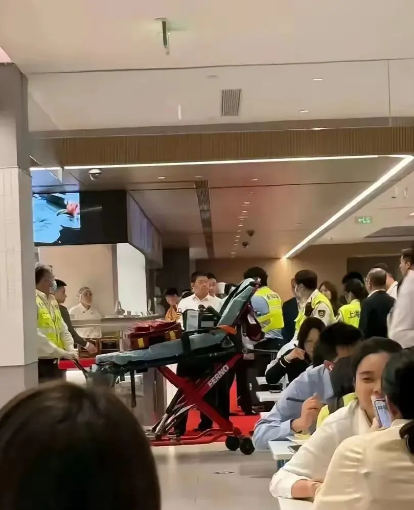 券商食堂打架:一场没有当事人的“全民编剧”