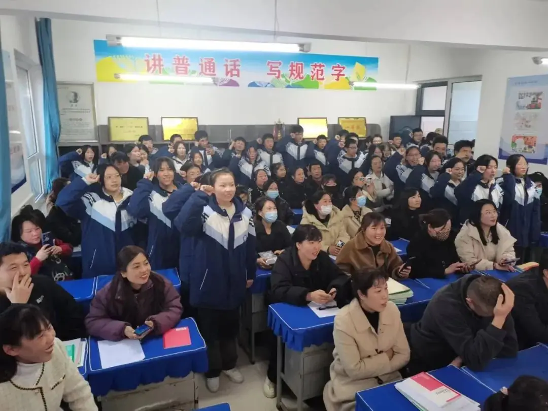 热辣滚烫战中考 全力以赴筑辉煌——— 米脂县第一中学举行2024届中考百日冲刺大会 第46张 热辣滚烫战中考 全力以赴筑辉煌——— 米脂县第一中学举行2024届中考百日冲刺大会 第46张
