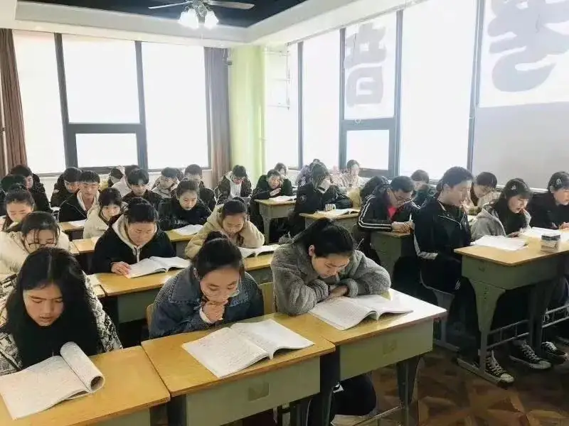 一所致力于中高考的专业学校!-第22张图片-四季读书网 一所致力于中高考的专业学校!-第22张图片-四季读书网
